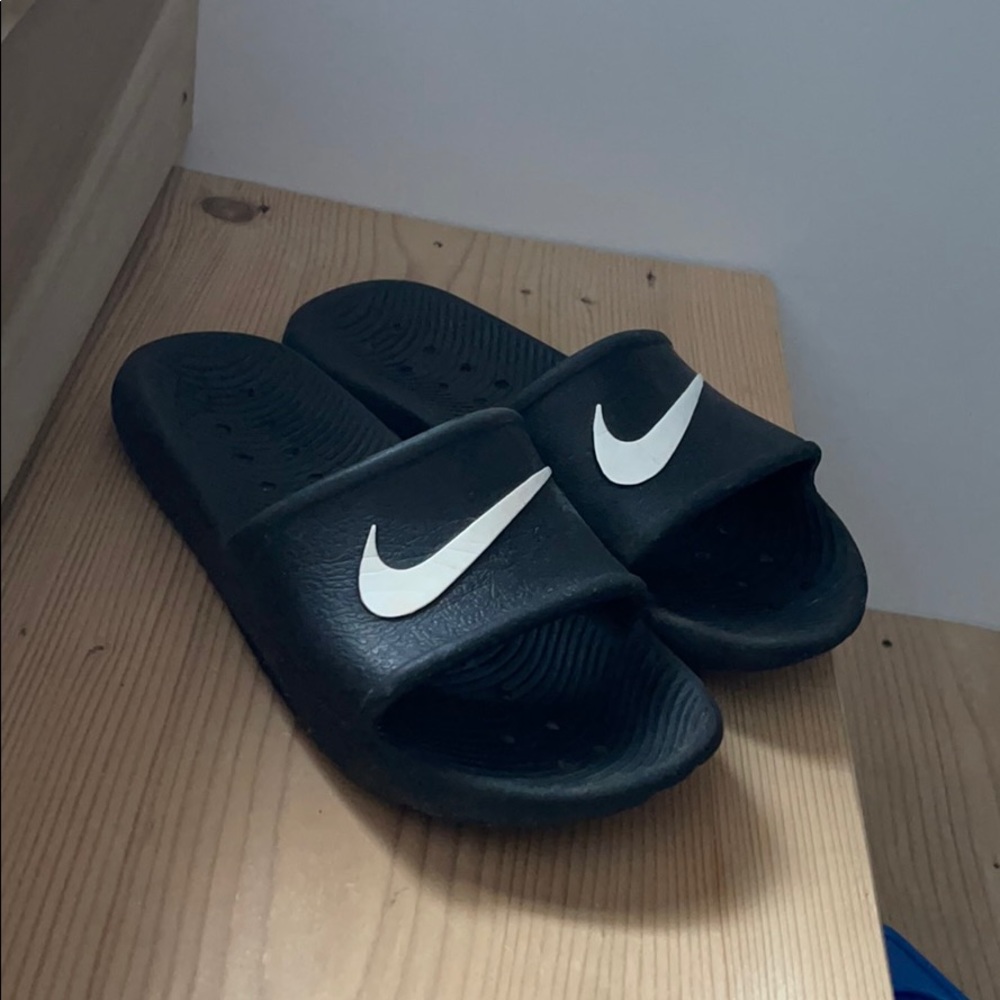 Woman’s size 6 nike slides